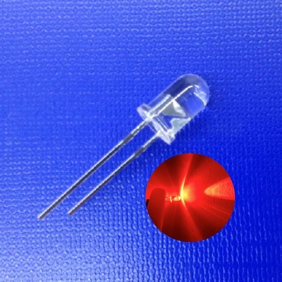 Μέσα από τρύπα 5mm Στρογγυλό κεφάλι 620nm 12000mcd Διαυγές στρογγυλός φακός με φλέβα για φανάρι κυκλοφορίας